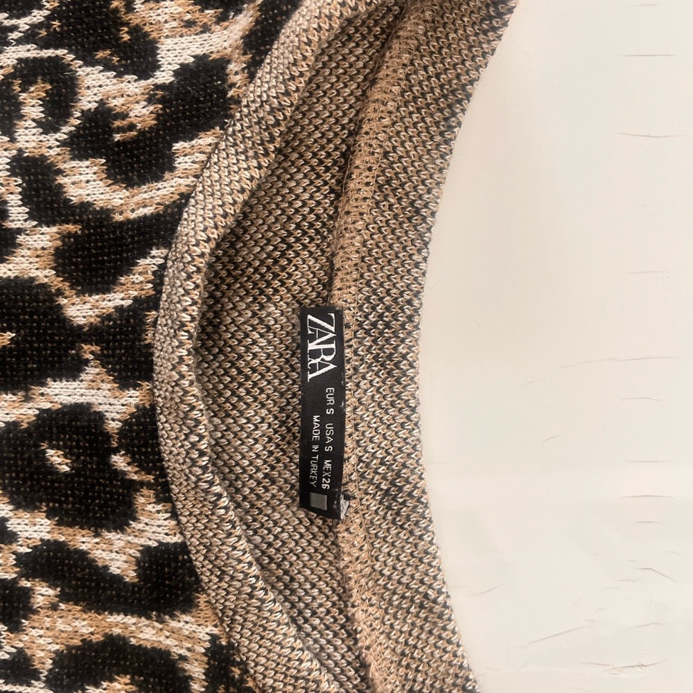 Animal Print Top long sleeved. - Picture 4 of 4